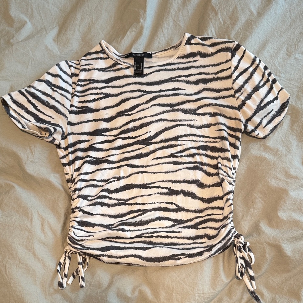Forever 21 Black and White Striped Short Sleeve Top